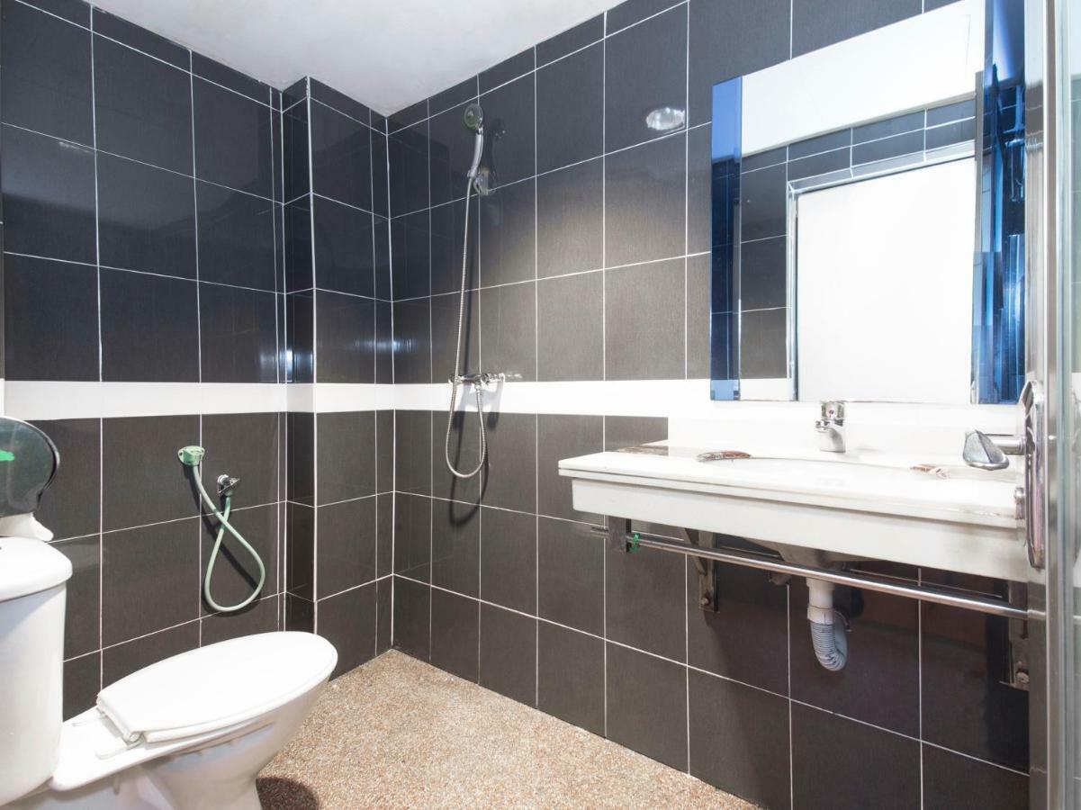 Oyo 419 City Boutique Hotel Банги Екстериор снимка