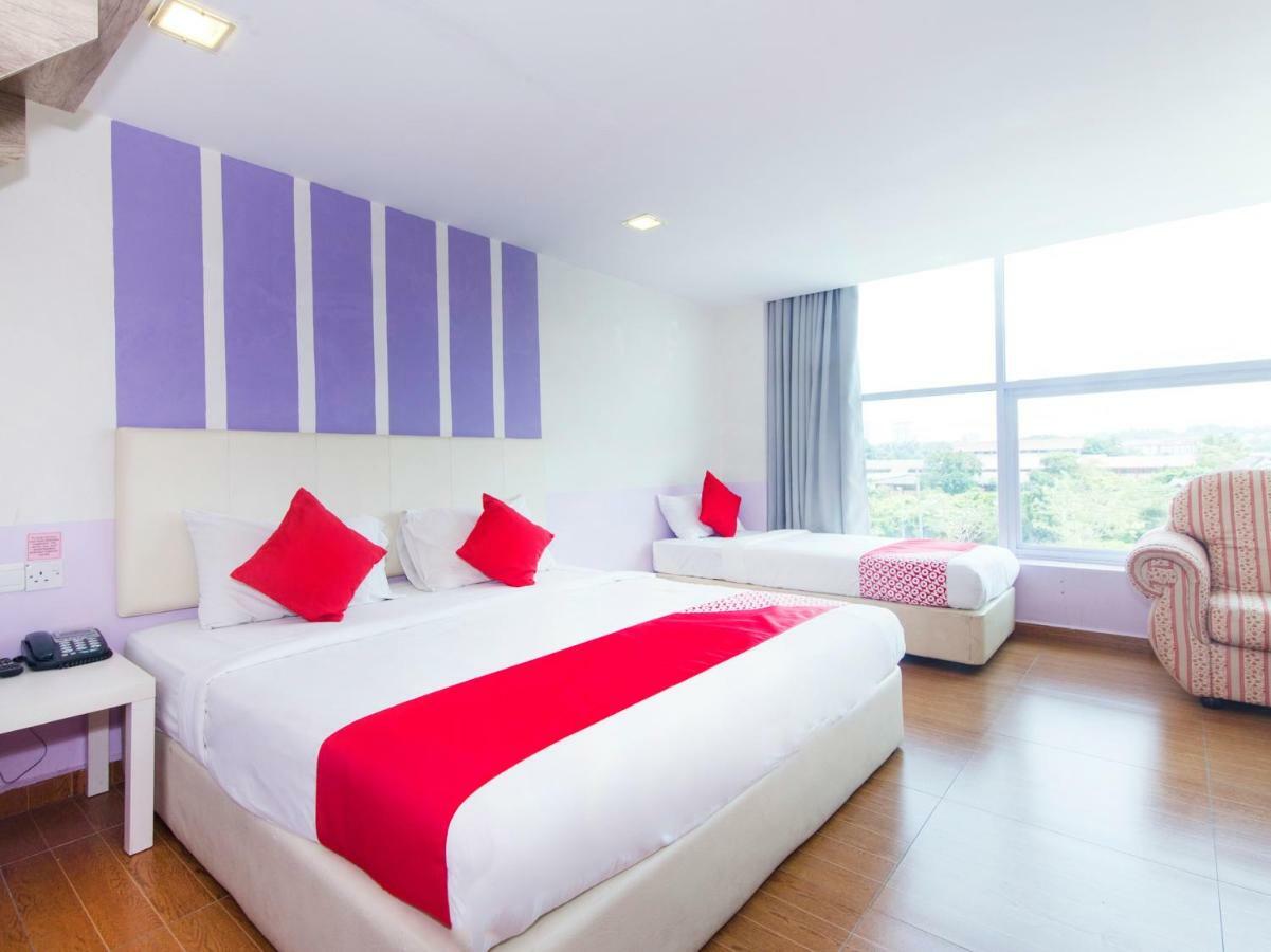 Oyo 419 City Boutique Hotel Банги Екстериор снимка