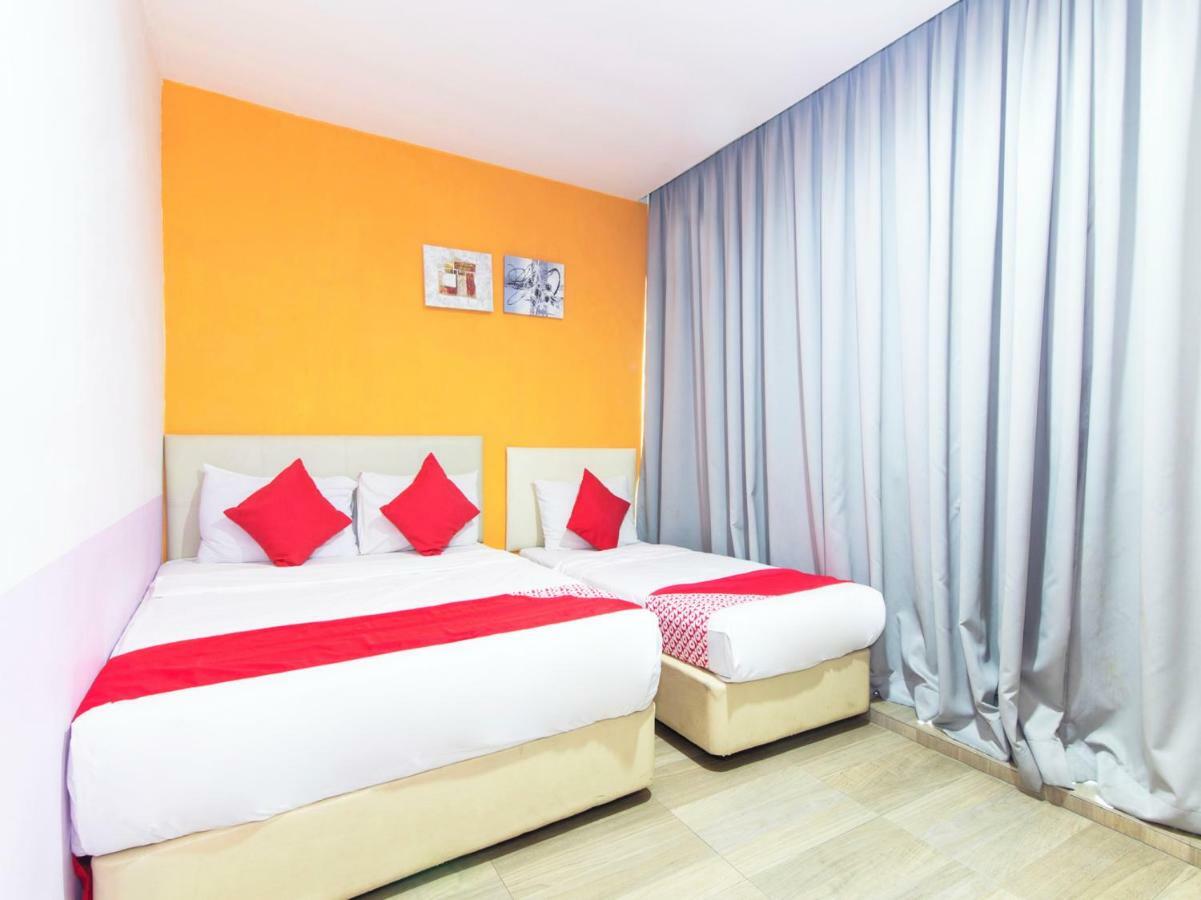 Oyo 419 City Boutique Hotel Банги Екстериор снимка
