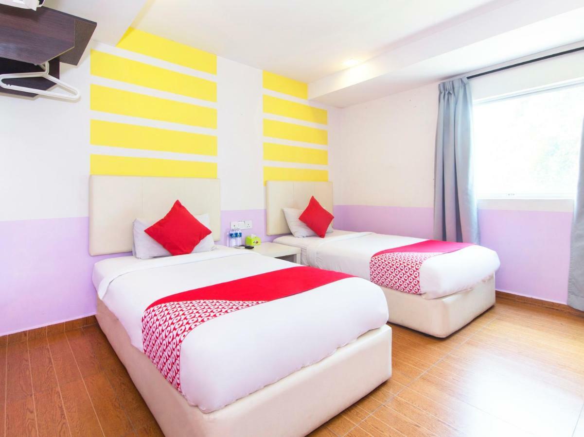 Oyo 419 City Boutique Hotel Банги Екстериор снимка