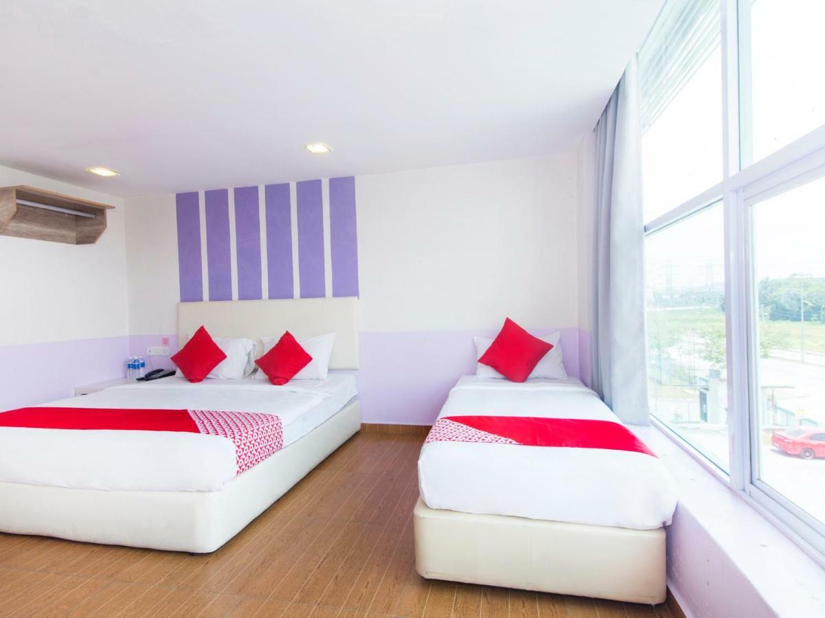 Oyo 419 City Boutique Hotel Банги Екстериор снимка