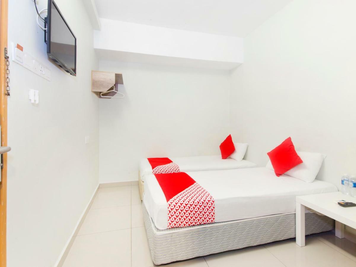 Oyo 419 City Boutique Hotel Банги Екстериор снимка