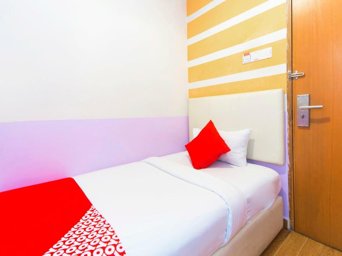 Oyo 419 City Boutique Hotel Банги Екстериор снимка
