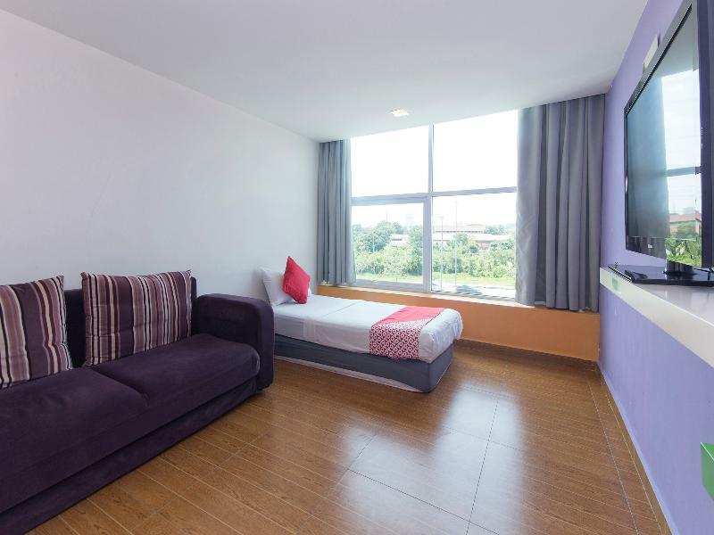 Oyo 419 City Boutique Hotel Банги Екстериор снимка