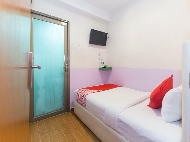 Oyo 419 City Boutique Hotel Банги Екстериор снимка