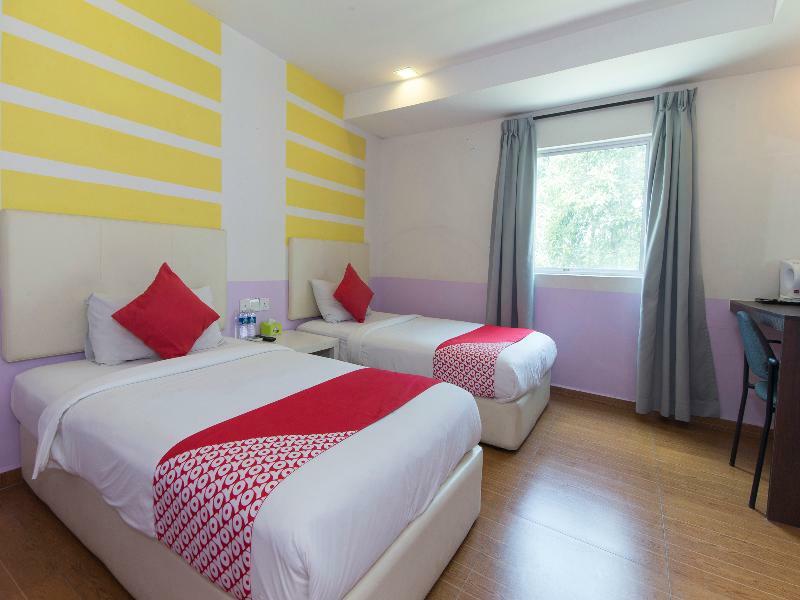 Oyo 419 City Boutique Hotel Банги Екстериор снимка