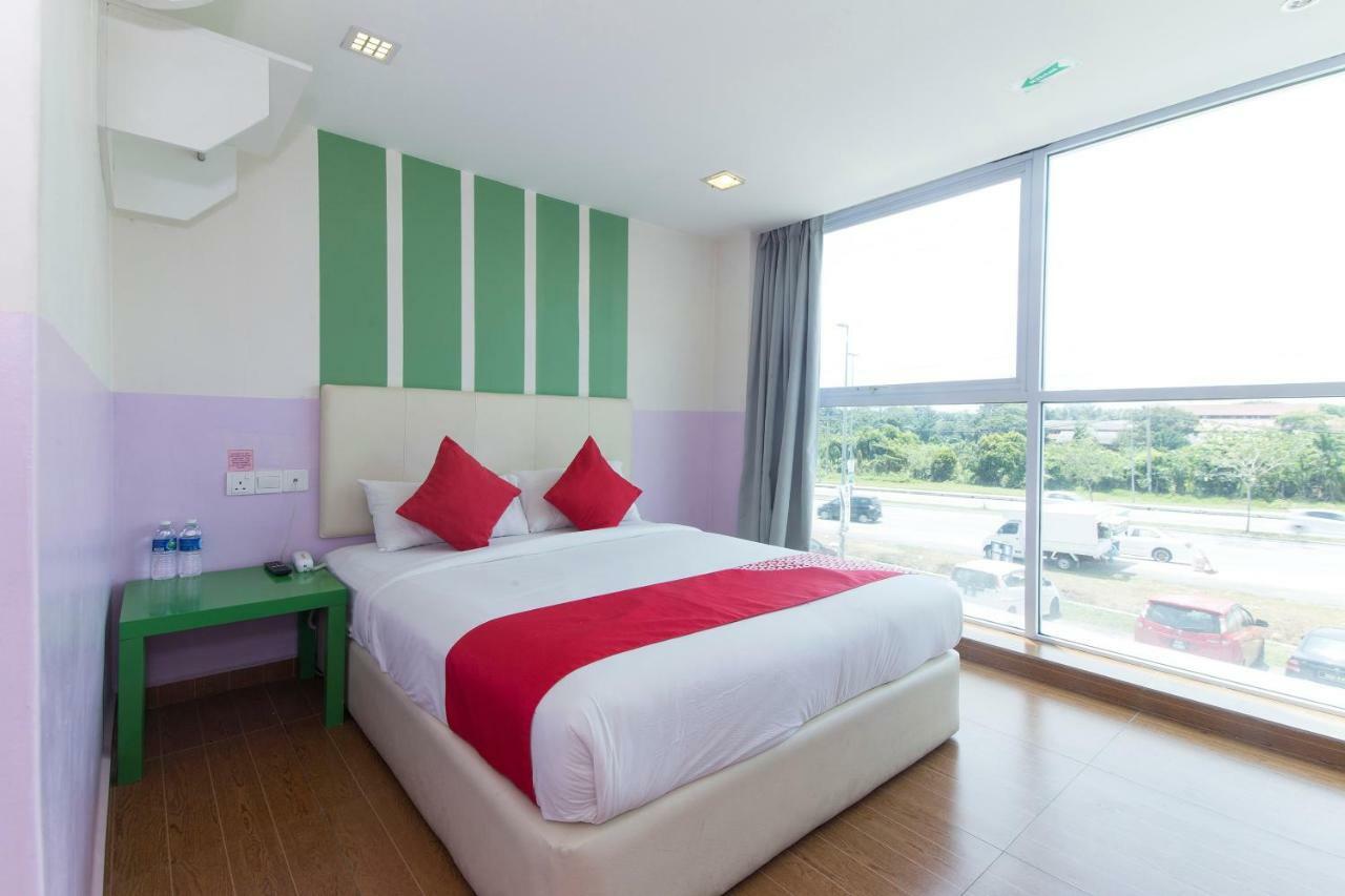 Oyo 419 City Boutique Hotel Банги Екстериор снимка