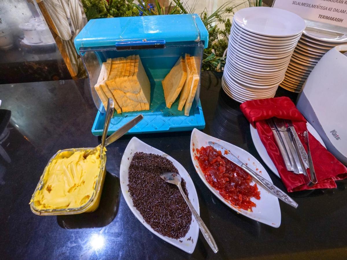Oyo 419 City Boutique Hotel Банги Екстериор снимка